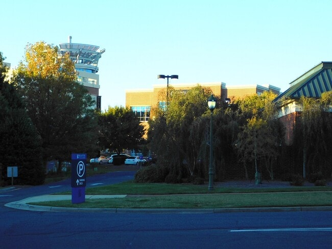 Building Photo - Ballantyne Village Townhome for Immediate ...