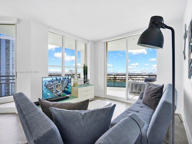 Building Photo - 888 Brickell Key Dr