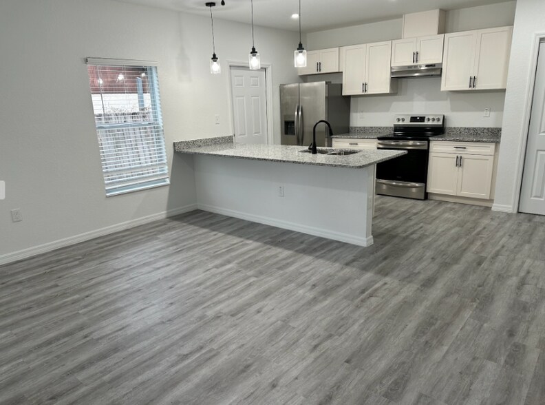 Building Photo - 741 Pineville Ln