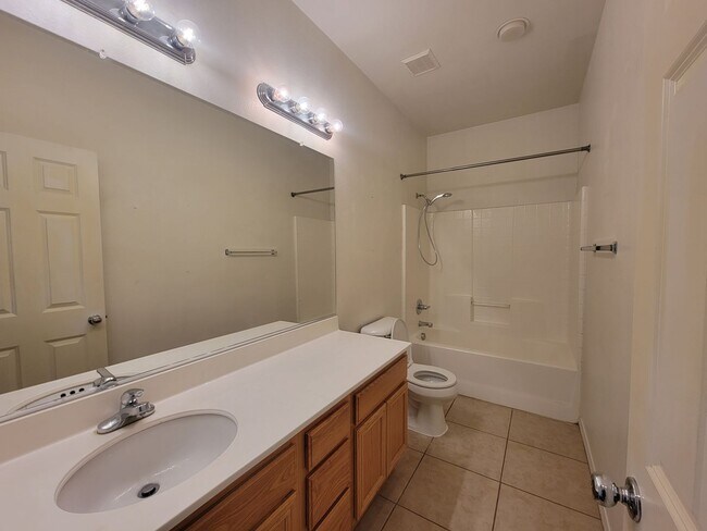 Building Photo - Gorgeous Single Story Home