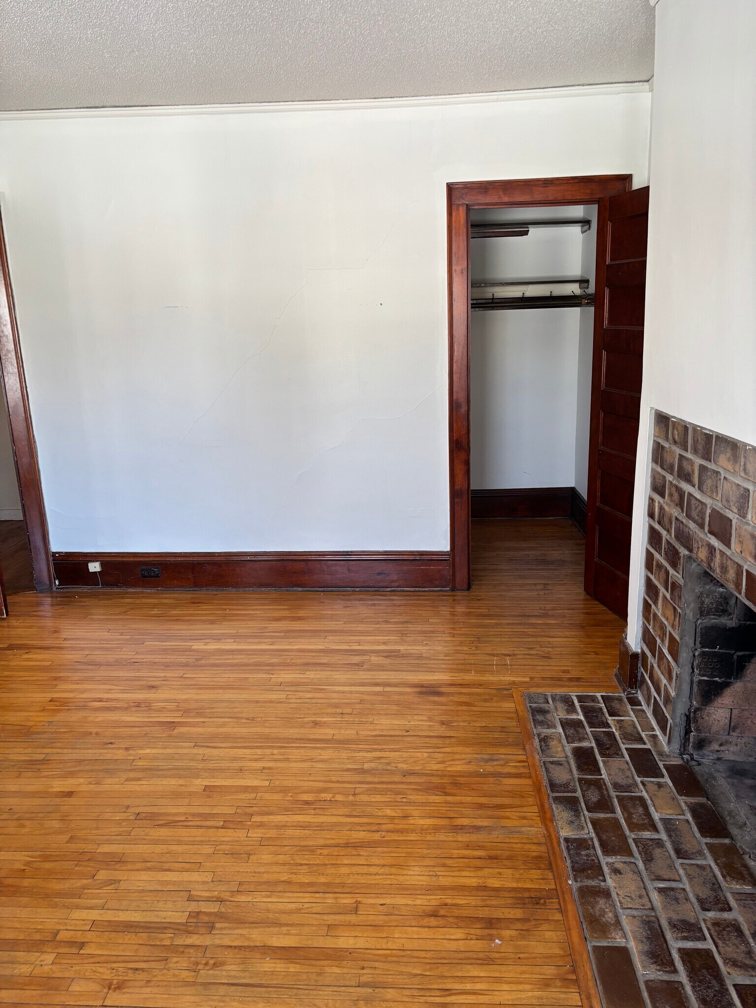 Building Photo - 2600 Emerson Ave S