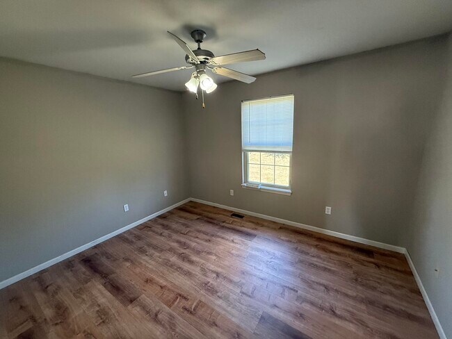 Building Photo - 4006 Snowy Owl Dr