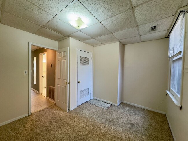 Building Photo - 1611 St Paul St