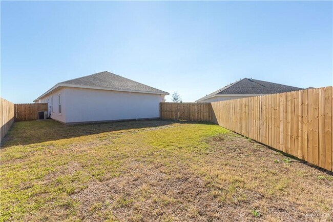 Building Photo - 3405 E Zinnia Ave