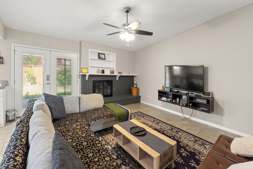 Building Photo - 6005 Blair Oaks Dr