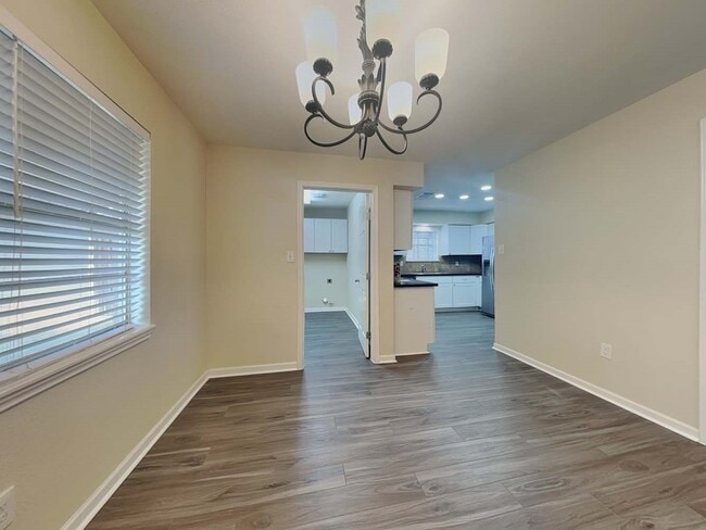 Building Photo - 11639 Idlebrook Dr