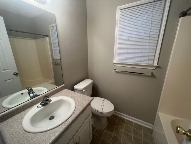 Building Photo - 2204 Gretels Hunt