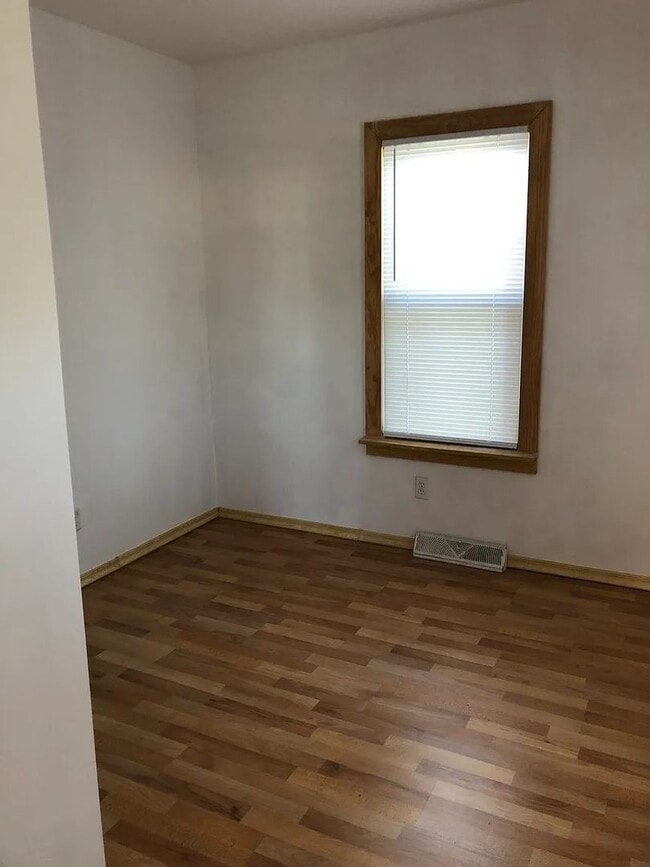 Building Photo - Charming 2 Bed, 1 Bath Home in Saint Anthony!