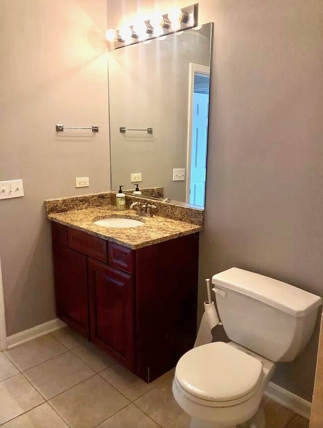 Building Photo - 5036 W Pensacola Ave