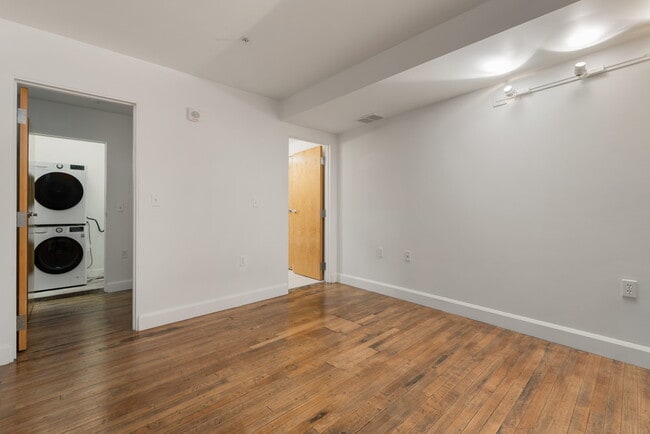 Building Photo - 106 N High St