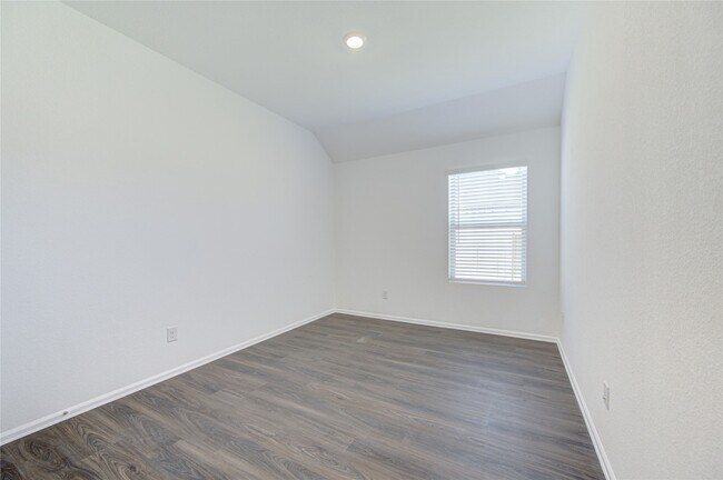 Building Photo - 5023 Lavaridge Dr
