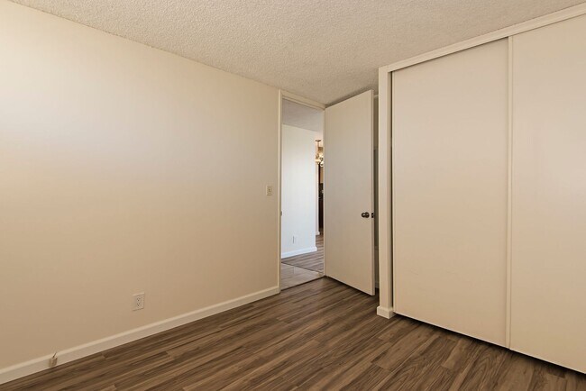 Building Photo - 2121 Ala Wai Blvd