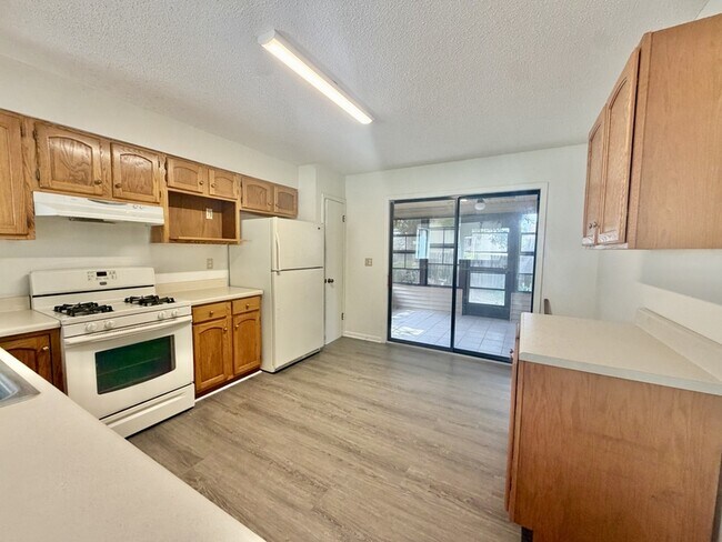 Building Photo - 3932 Balsam Dr