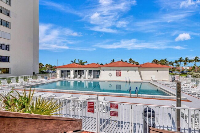 Building Photo - 9400 S Ocean Dr