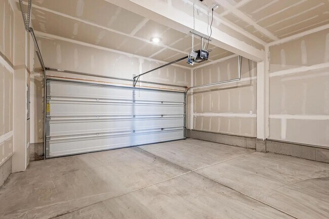Building Photo - 1226 NW Upas Pl