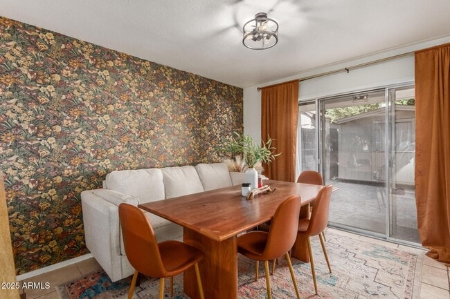 Building Photo - 518 E Kerry Ln