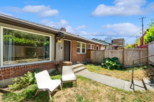 Primary Photo - 3 bedroom in Seattle WA 98108