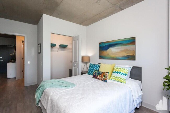 Building Photo - 2 bedroom in CHICAGO IL 60613