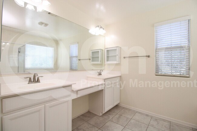 Building Photo - 139 E Bluejay Dr