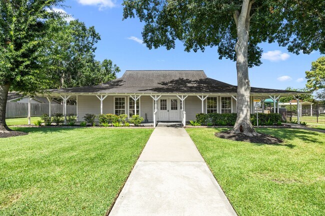 Building Photo - 10231 Gulfstream Ln