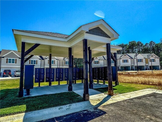 Building Photo - 6320 Pne Sta Dr