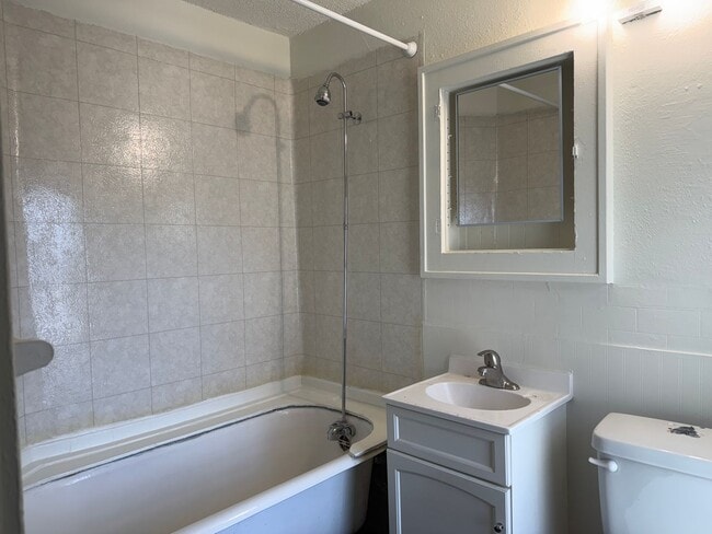 Building Photo - HATCH AND YOUNG 722