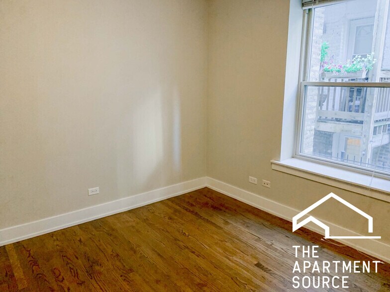 Building Photo - 5054 N Winchester Ave