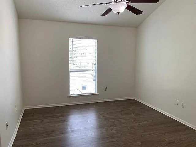 Building Photo - 312 Parkview Blvd