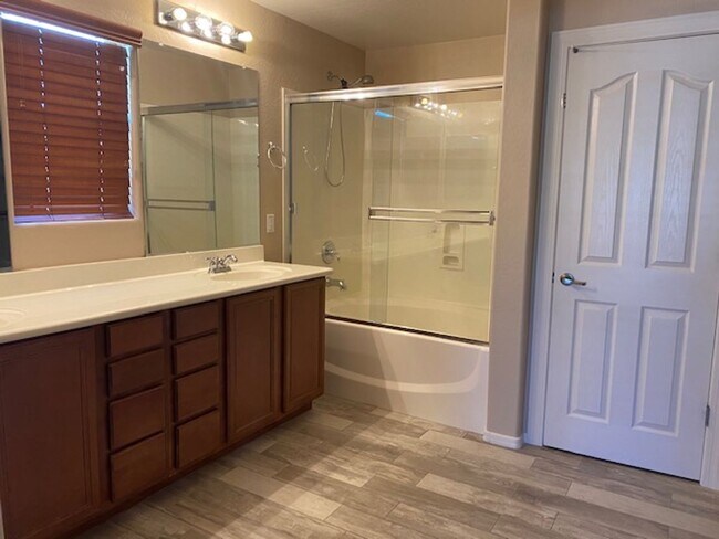 Building Photo - LYONS GATE COMMUNITY, 3PLUS DEN TWO STORY ...