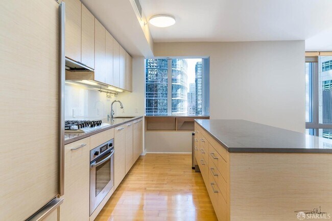 Building Photo - 301 Mission St