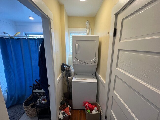 Building Photo - 9/1 Renovated 4BR/2BA with laundry in unit, AC near Porter/Harvard!