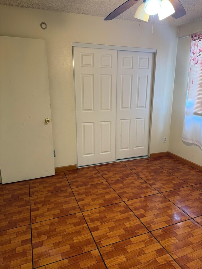 Building Photo - Centrally Located In Phoenix