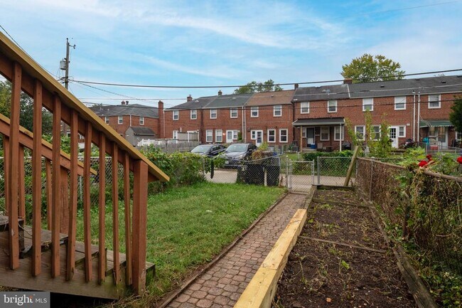 Building Photo - 1621 Thetford Rd