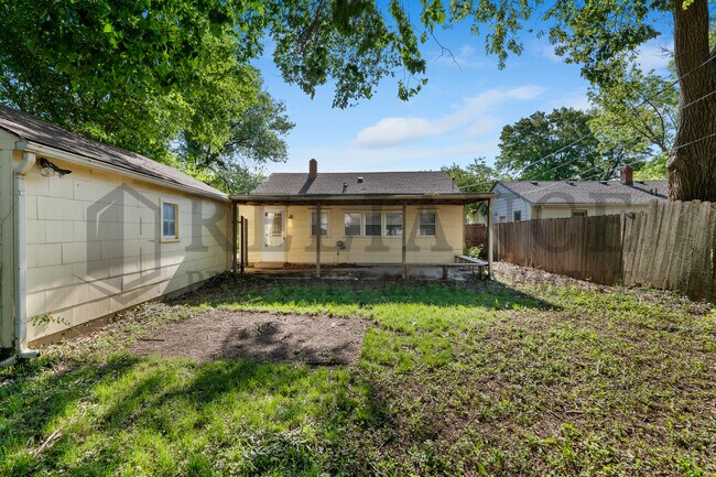 Building Photo - 853 N Terrace Dr