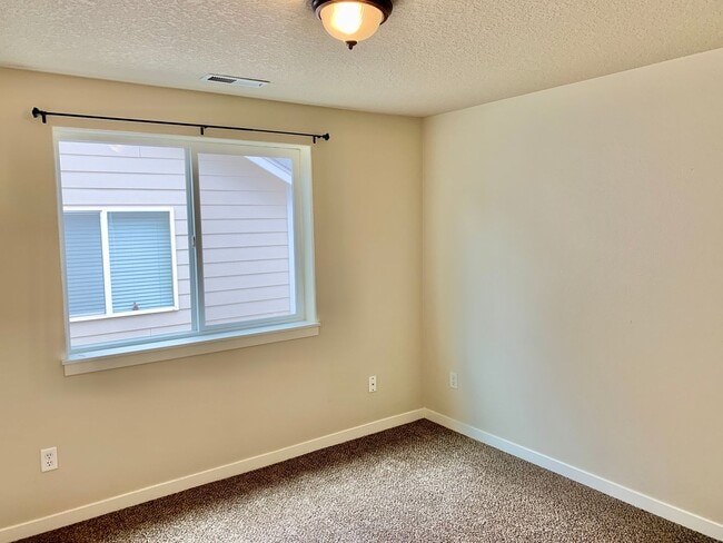 Building Photo - DON'T MISS THIS ONE...  - Quiet, 4 bedroom...