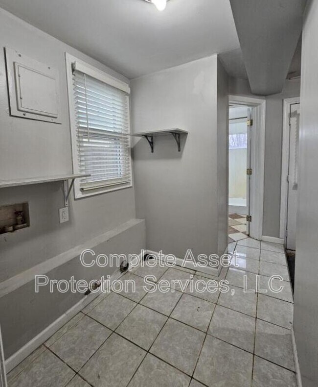 Building Photo - 7209 Catherine St