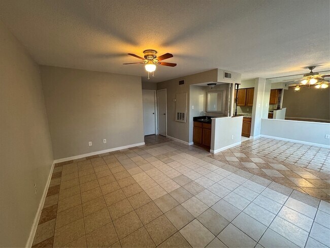 Building Photo - 7400 Bellerive Dr