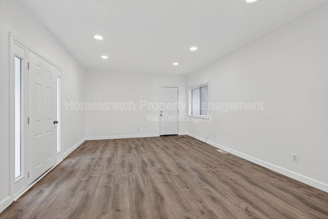 Building Photo - 5 Van Crest Ln