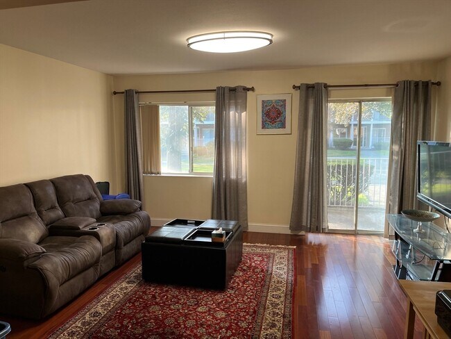 Building Photo - 49 Bayberry Dr