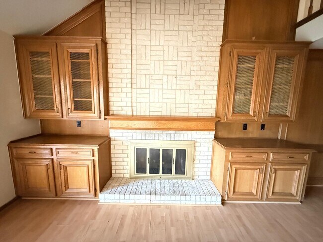 Building Photo - 16214 Dunmoor Dr