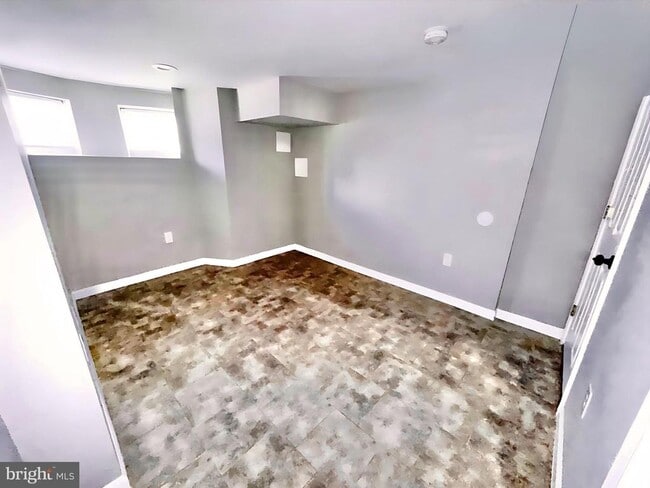 Building Photo - 624 N Payson St