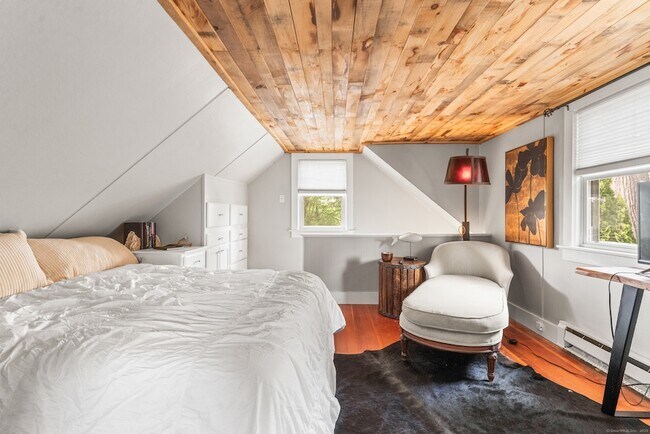 Building Photo - 15 Hawthorne Rd