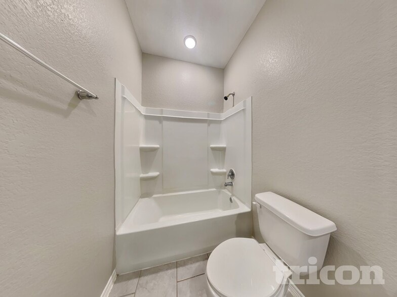 Building Photo - 20010 Northpark Oak Ln