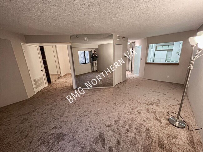 Building Photo - 900 N Stafford St