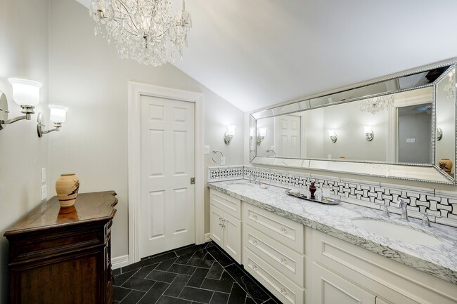 Building Photo - 4732 Post Oak Timber Dr