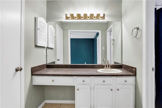 Building Photo - 5900 Grelot Rd