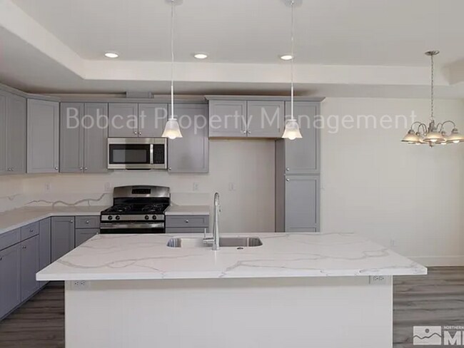 Building Photo - Newer Home in Dayton - Ready for Move-In 5/1/26!