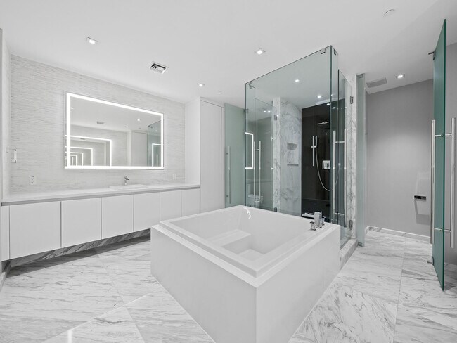 Building Photo - 701 N Fort Lauderdale Beach Blvd