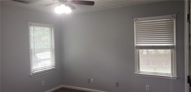 Building Photo - 1317 Hillside Ct