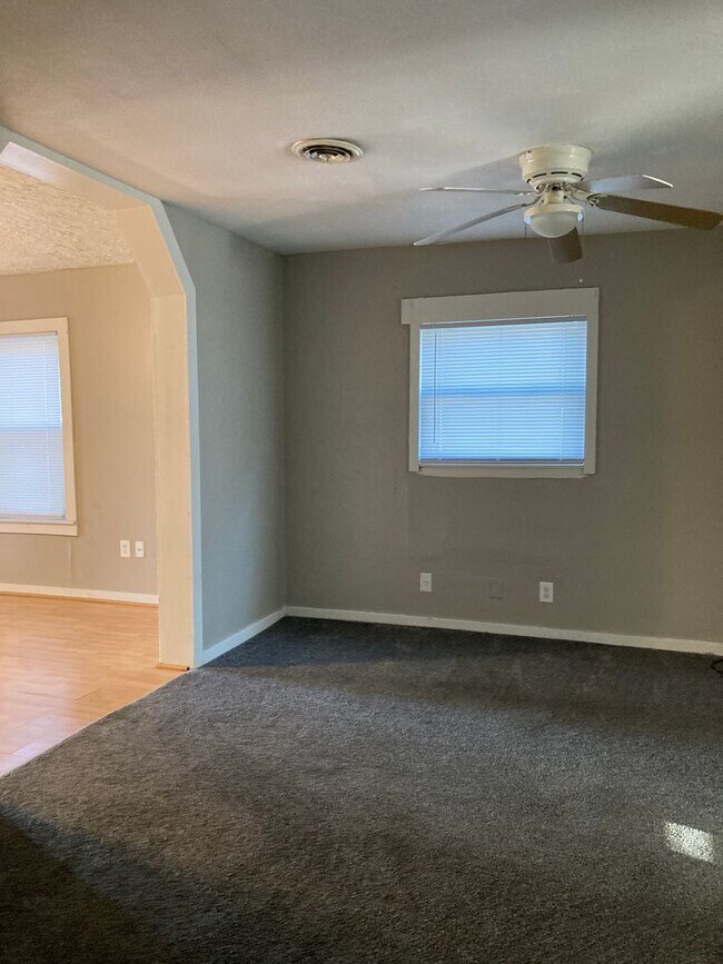 Building Photo - Spacious 5 bedroom 2 bath Southside Muncie